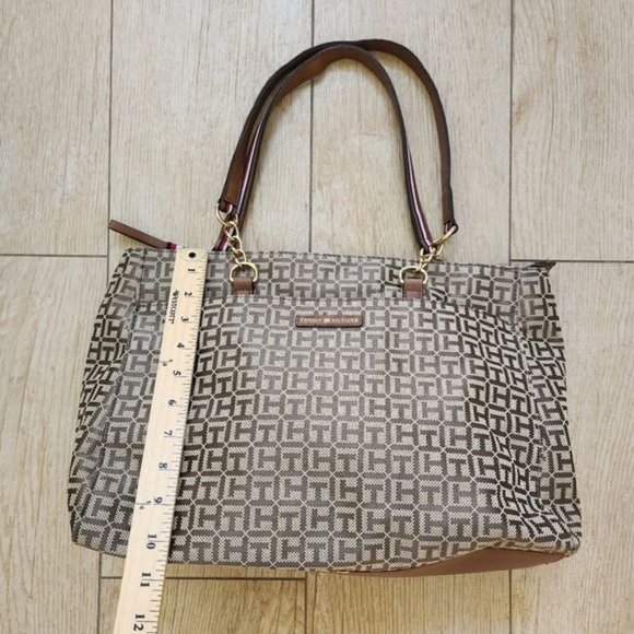 Tommy Hilfiger Monogram Chain Strap Tote Beige - Picture 3 of 13